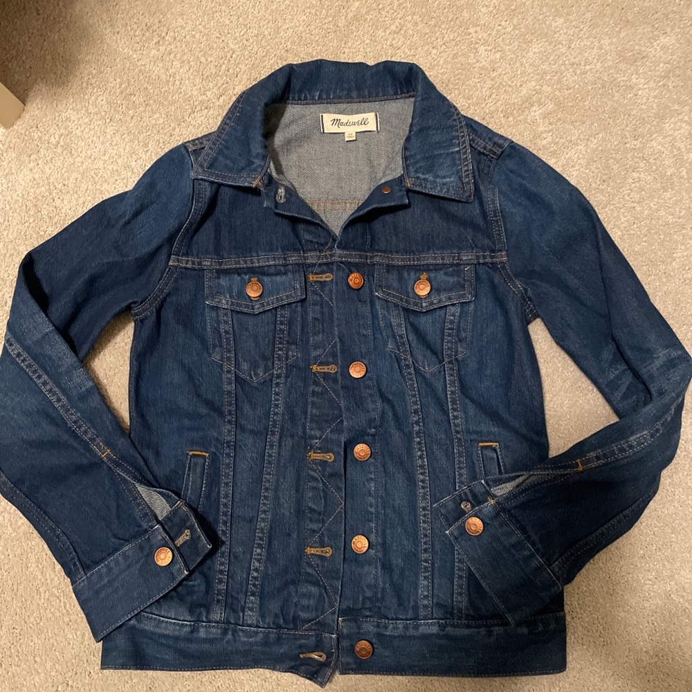 Madewell denim jacket xs dark wash (never worn)